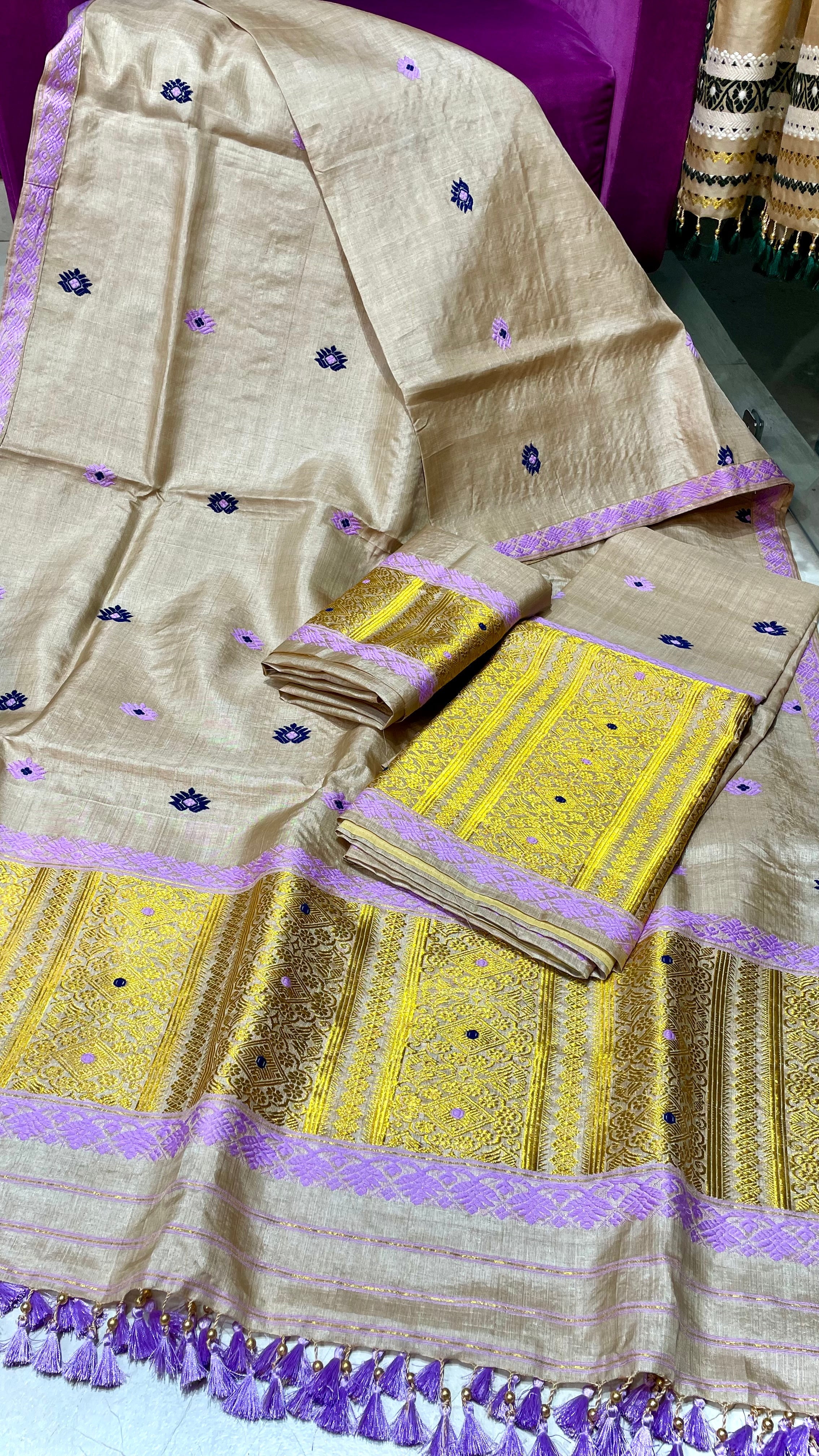 Pure Toss Mekhela Sador – Beige with Lavender, detail of golden pallu and lotus motifs
