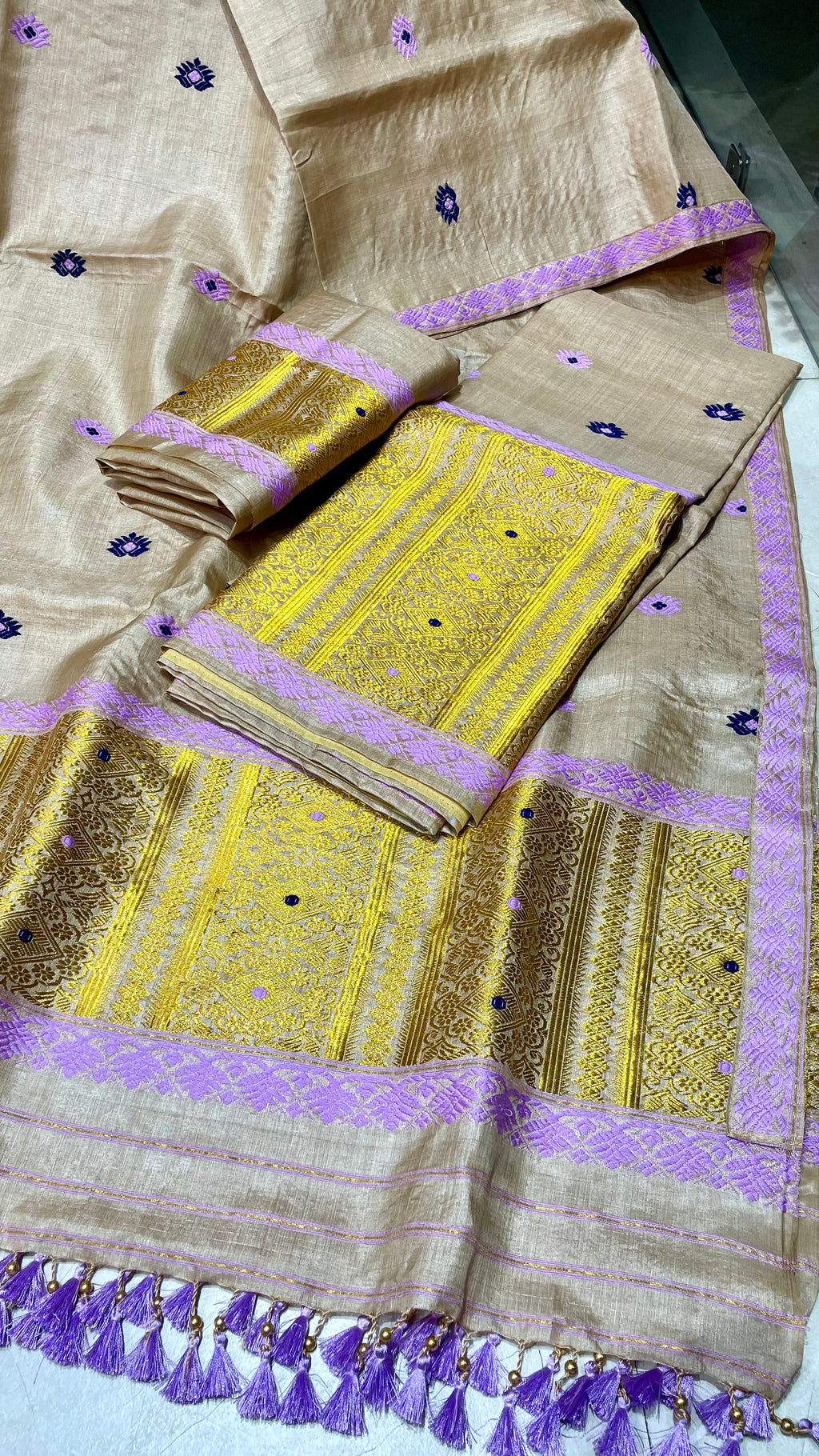 Pure Toss Mekhela Sador – Beige with Lavender, folded set on rattan tray