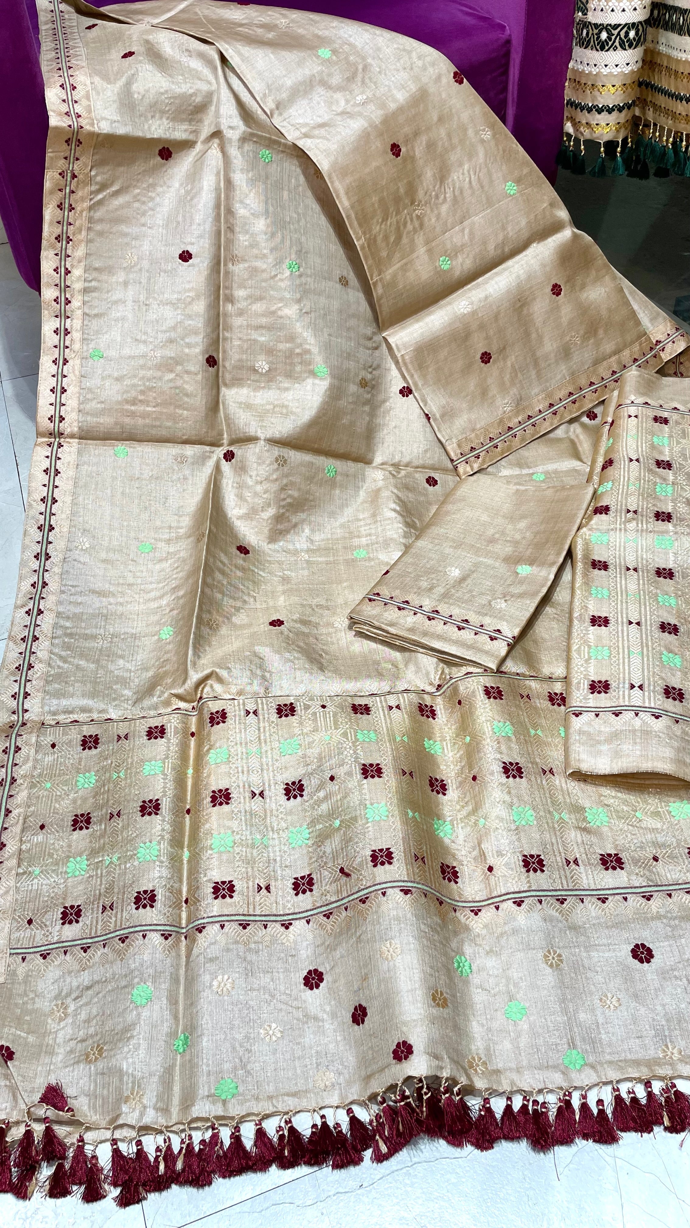 Pure Toss Mekhela Sador – Champagne Gold, full set view