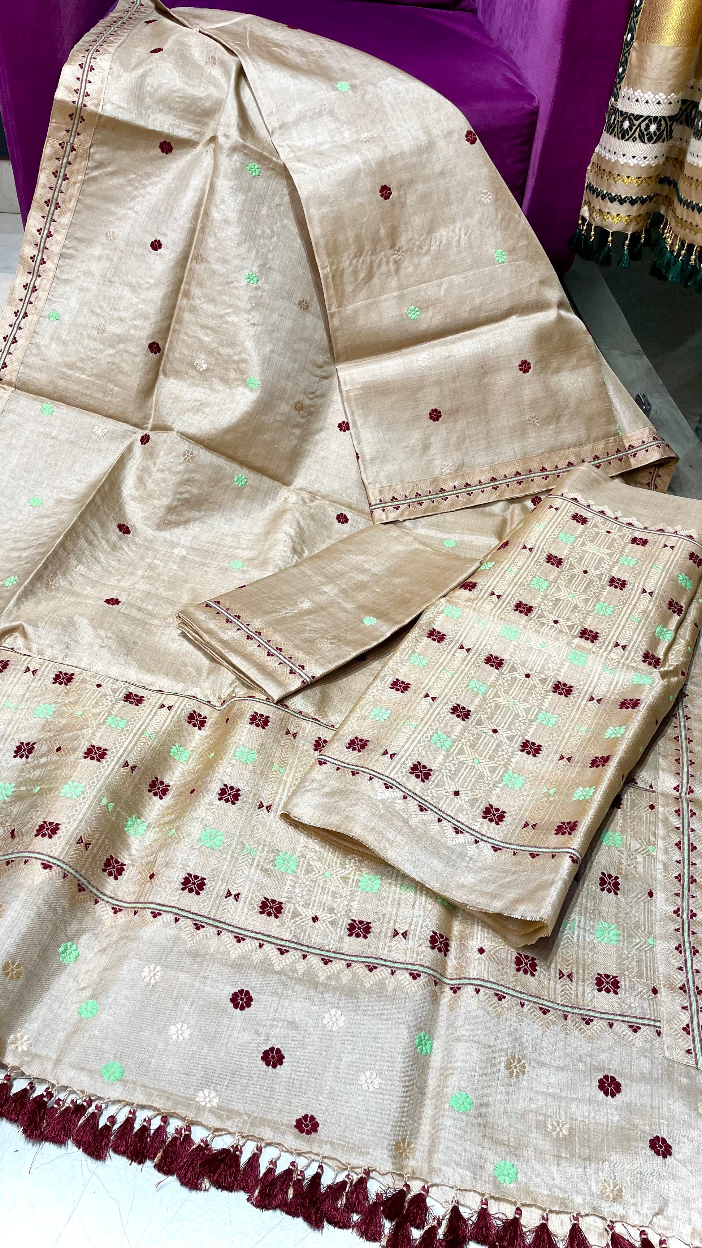 Pure Toss Mekhela Sador – Champagne Gold, flat lay on rattan