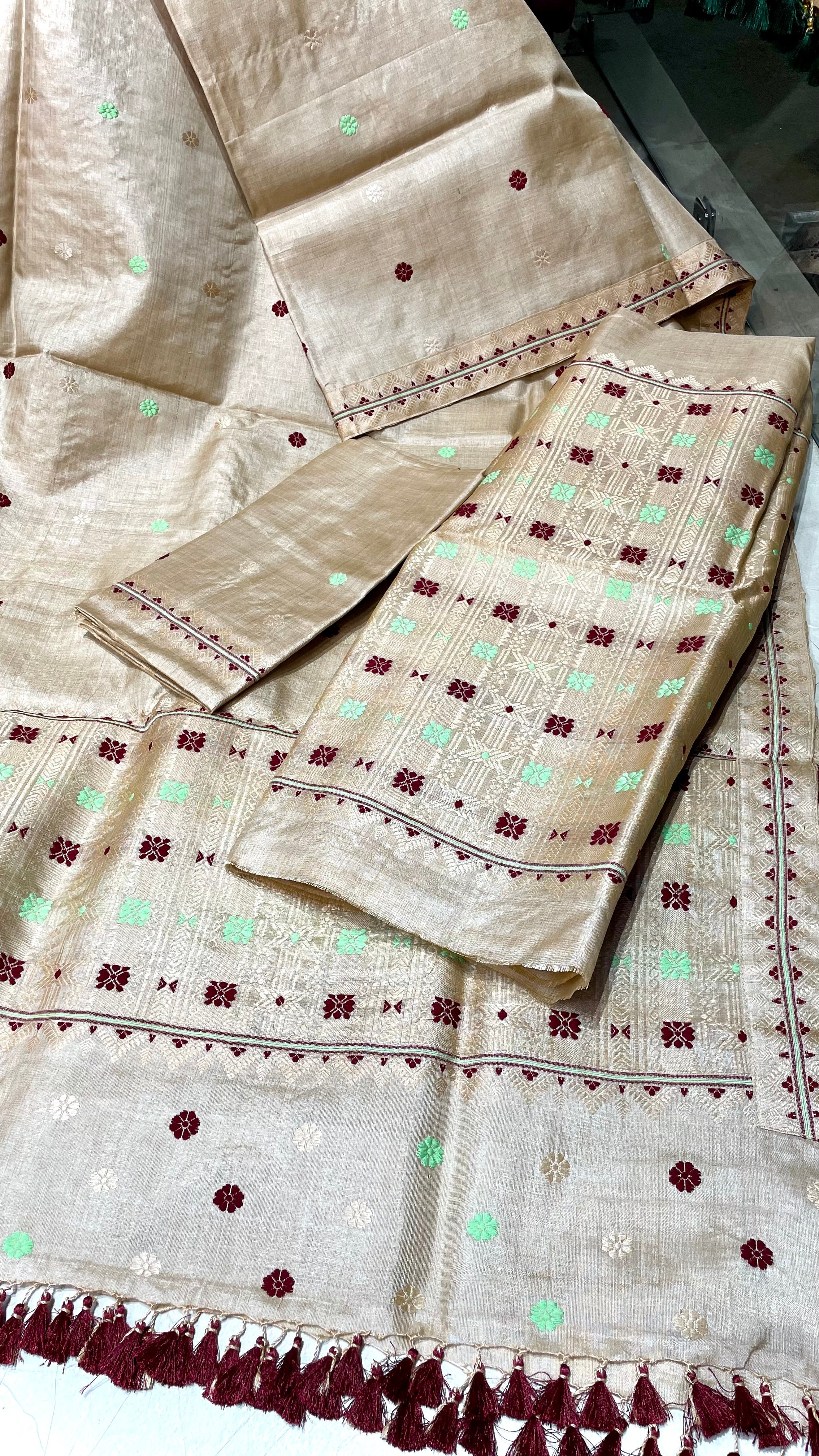 Pure Toss Mekhela Sador – Champagne Gold, detail view